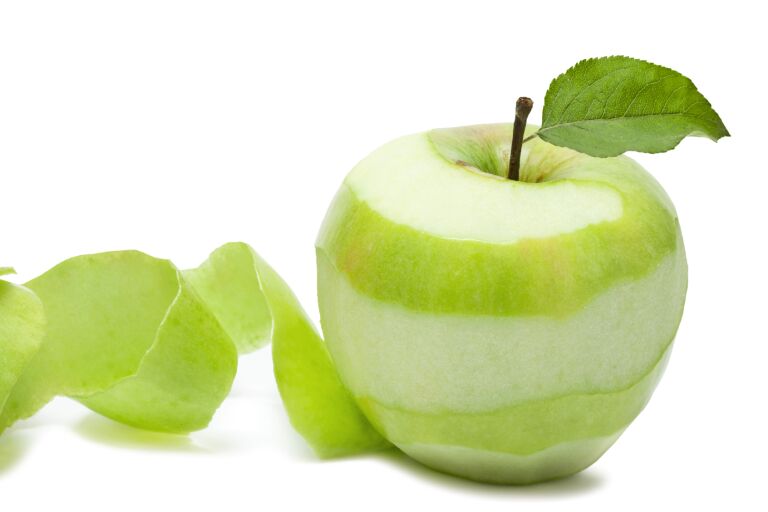 Наполовину очищенное яблоко – иллюстрация пилинга для лица
