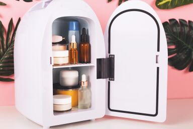 шкафчик с косметикой с гиалуроновой кислотой