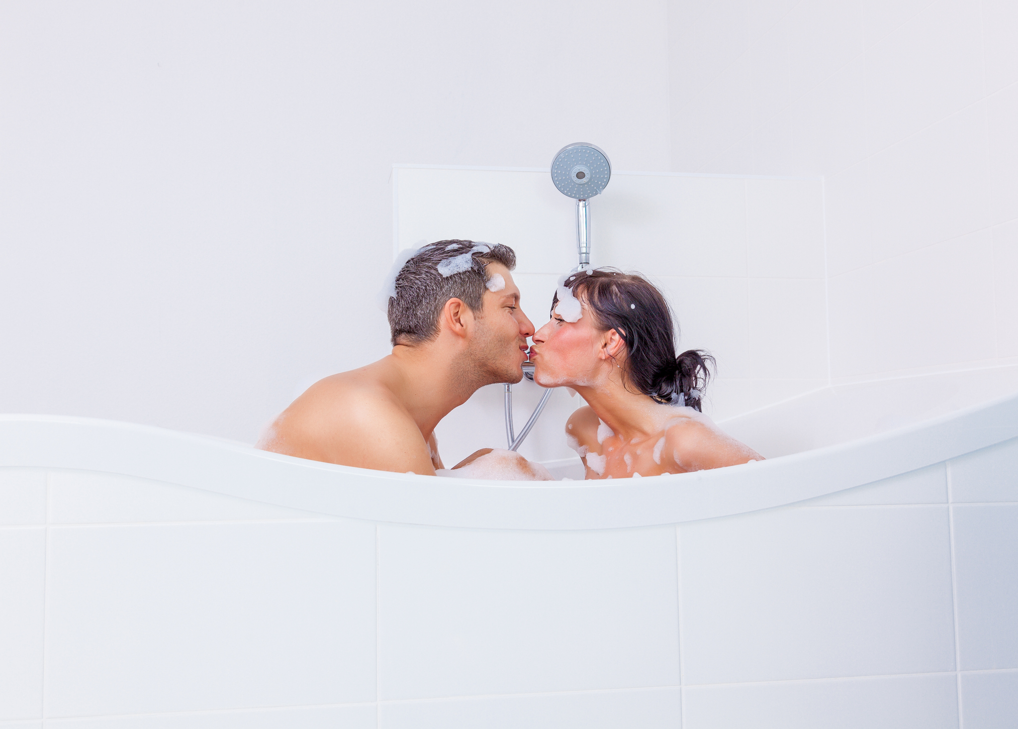 Подростковые пары в ванной