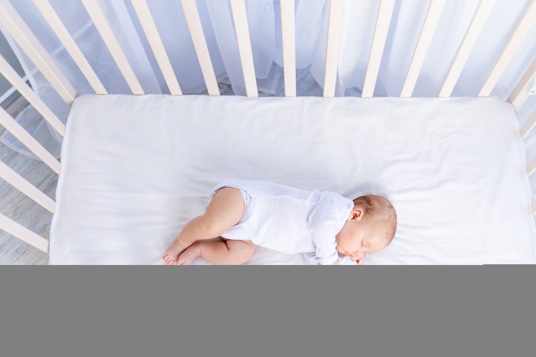 Малышам до 2-3 лет подушка не нужна.