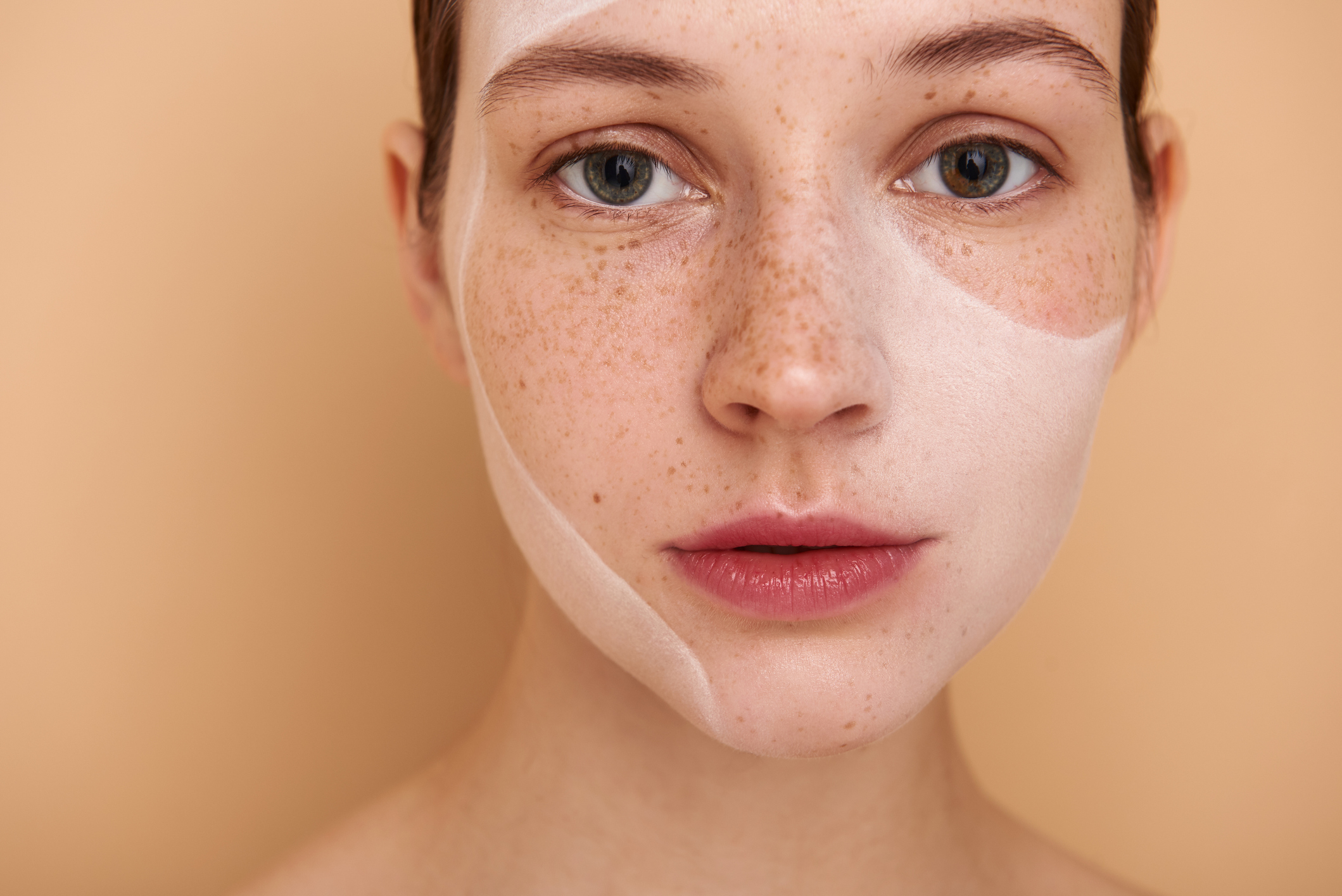 Как выровнять кожу лица: обзор 10 средств для выравнивания рельефа в  домашних условиях
