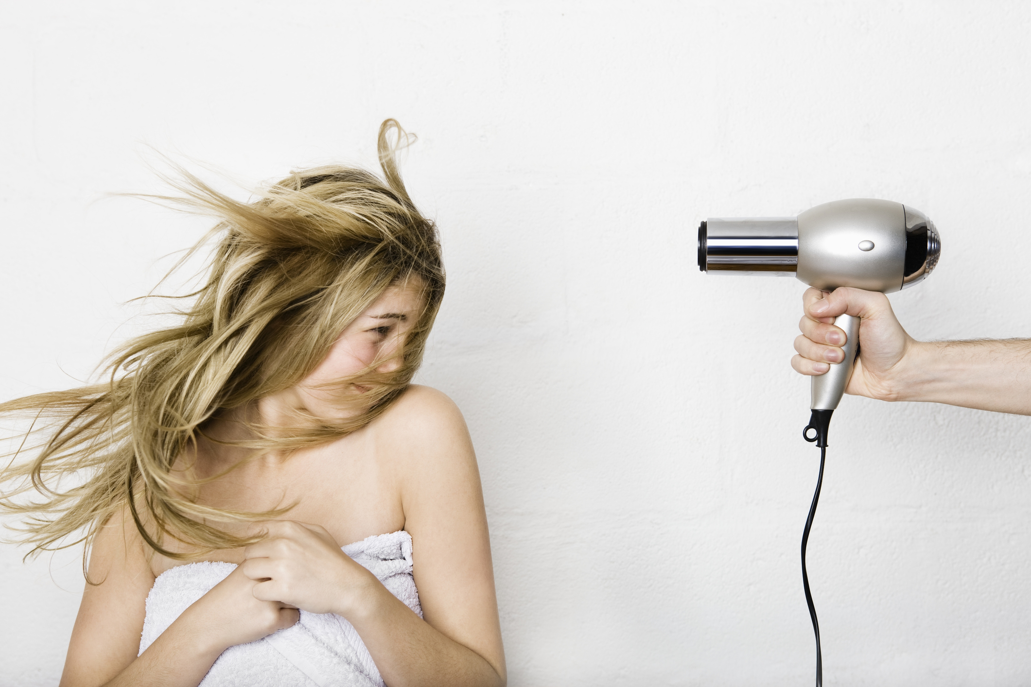 Как правильно сушить волосы после мытья полотенцем