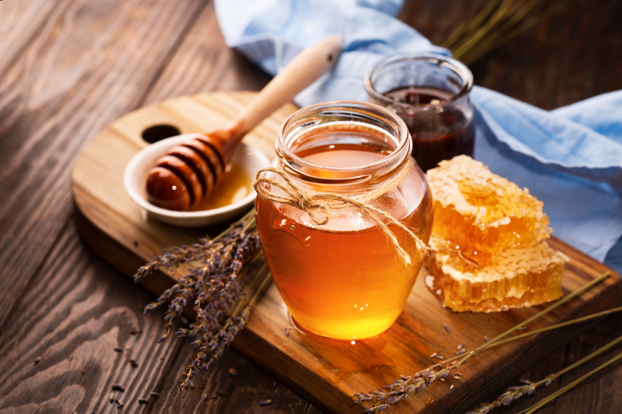 Мёд для лица: чем полезен и как влияет на кожу