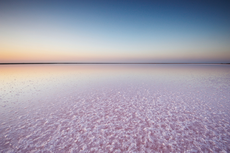 Розовое озеро Сасык